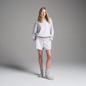 SKIMS FLEECE LOUNGE CREWNECK in LIGHT HEATHER GREY